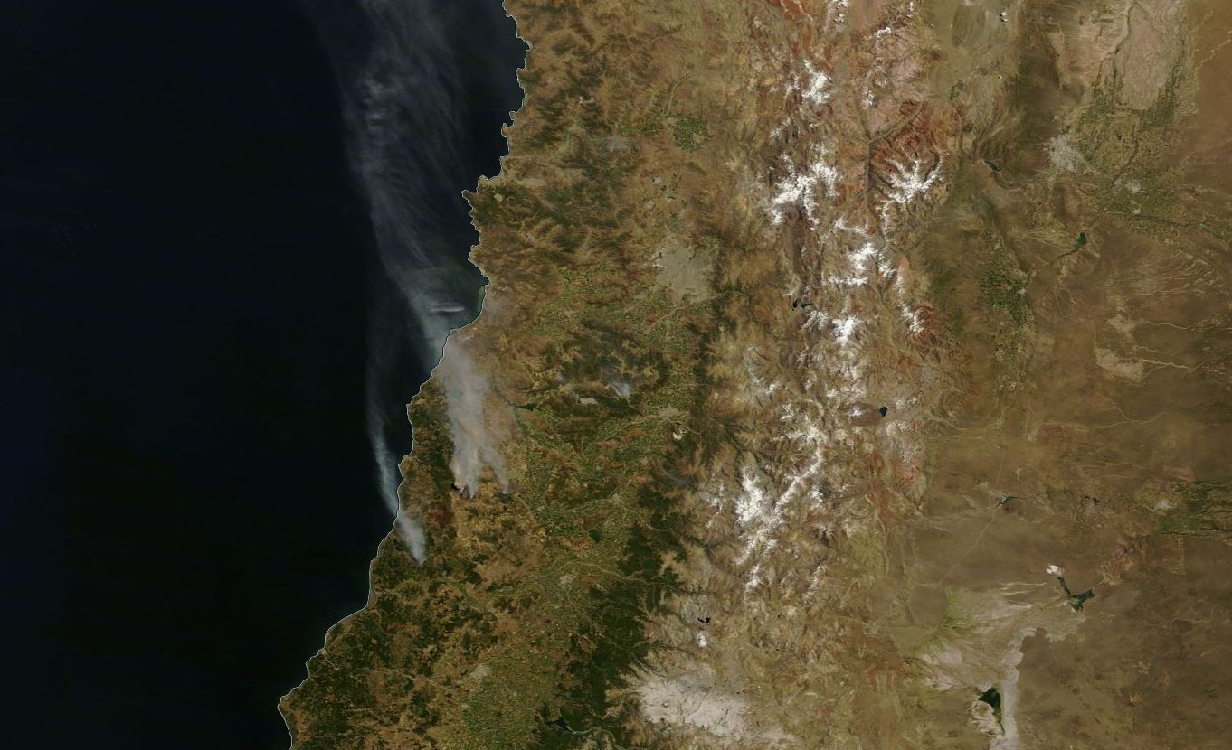 Humo de incendios en Región de O'Higgins fueron captados por la NASA