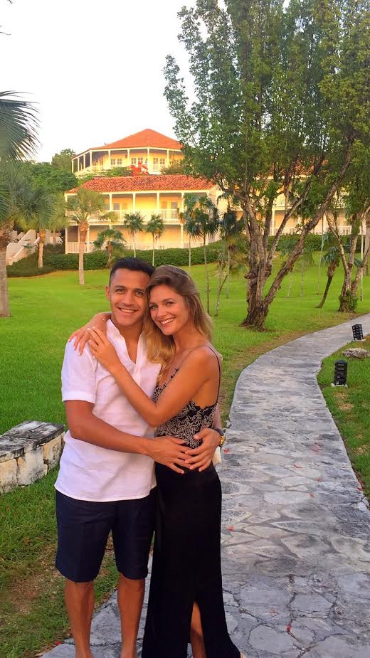 Alexis publica foto de sus vacaciones junto a Mayte Rodríguez