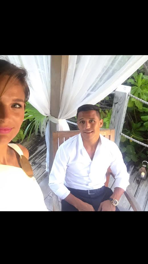 Alexis publica foto de sus vacaciones junto a Mayte Rodríguez