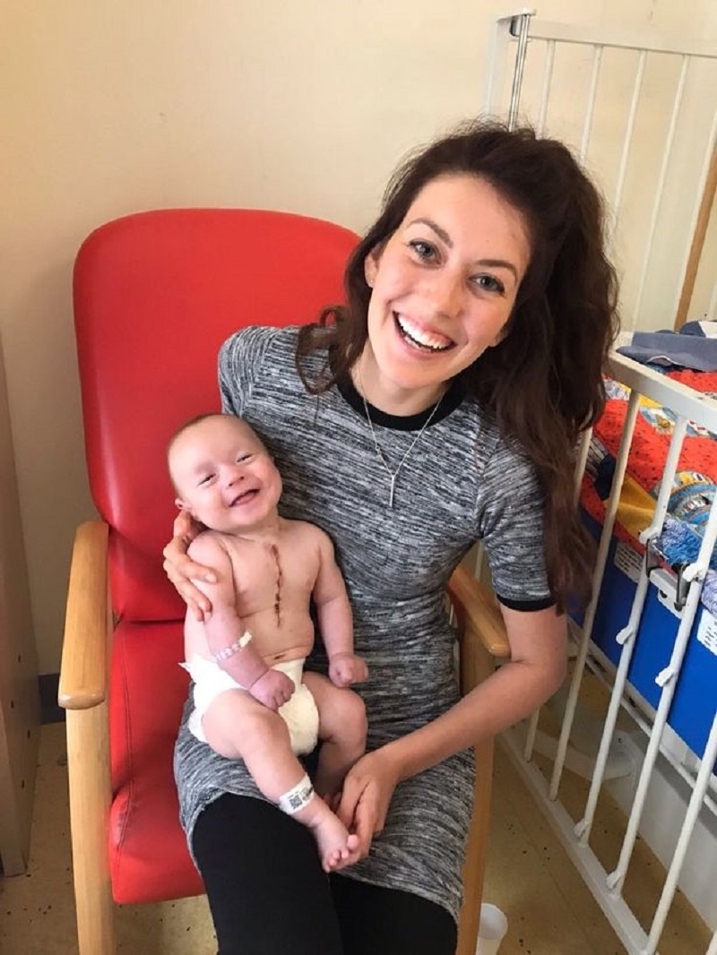 La sonrisa de un bebé tras ser operado a corazón abierto que se convirtió en viral
