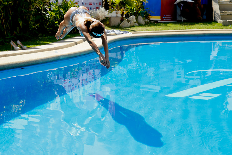 Jhendelyn revela por qué colapsó tras su piscinazo en Viña 2015